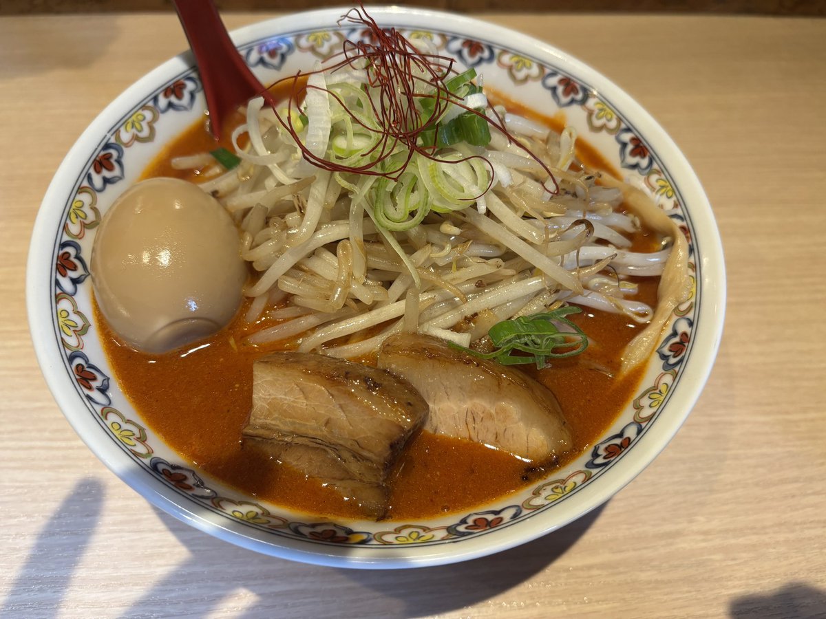 mikalnico's tweet image. 11月19日水曜日は
「#味噌麺処太鼓」さんの「から味噌らぁめん」
太麺の2から　でお願いしました。
私には2からは早かったらしく、美味しいけど少し厳しかった🥲反省🙈
11月20日木曜日は
「#椎良神水」さんの「スリヴァ」(しょうゆ)
ラーメン三昧でした
#朝ラーメン