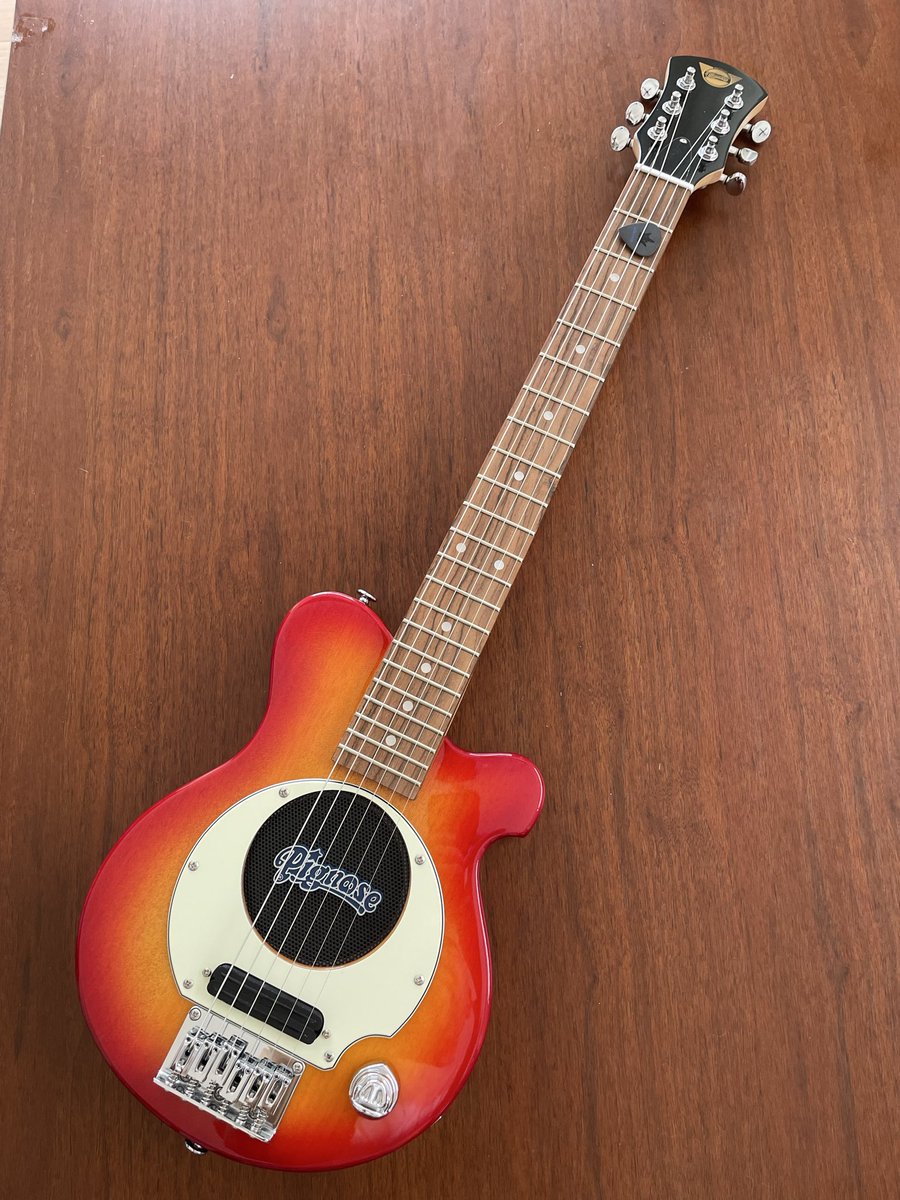 monchi0361's tweet image. この一年頑張った&amp;amp;これからまた一年頑張れるよう、思いきって購入しちゃいました。
中古なのに美品で嬉しい！
出品者様に感謝です。
これで勉学に行き詰まった時に発散できるようになりました。
ピグちゃん、これからよろしくな！
#行政書士受験生 
#pignose 
#guitar 
#色に惚れた
#自分に甘い