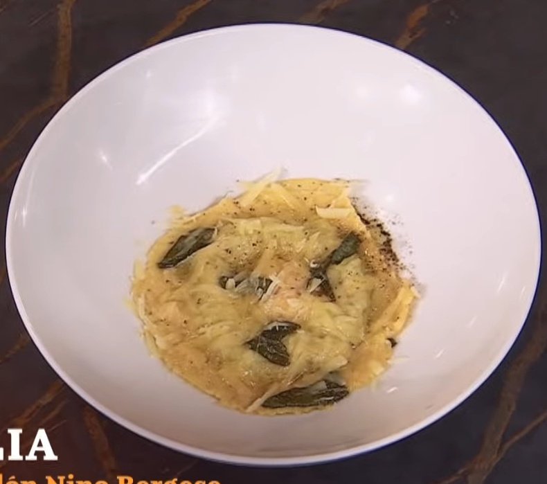 chismepicante12's tweet image. 🧑🏻‍🍳 RAVIOLON DE: JULIA CALVO 

#MasterChefCelebrity #MasterChef #MasterChefCelebrityAr  #MasterChefArgentina #Telefe #LAM