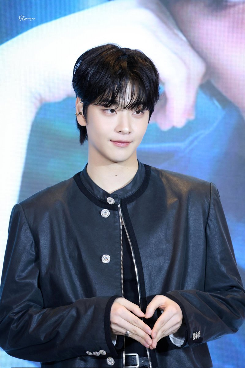 20251123

🤴🏻🫶🏻

#chajoowan #차주완