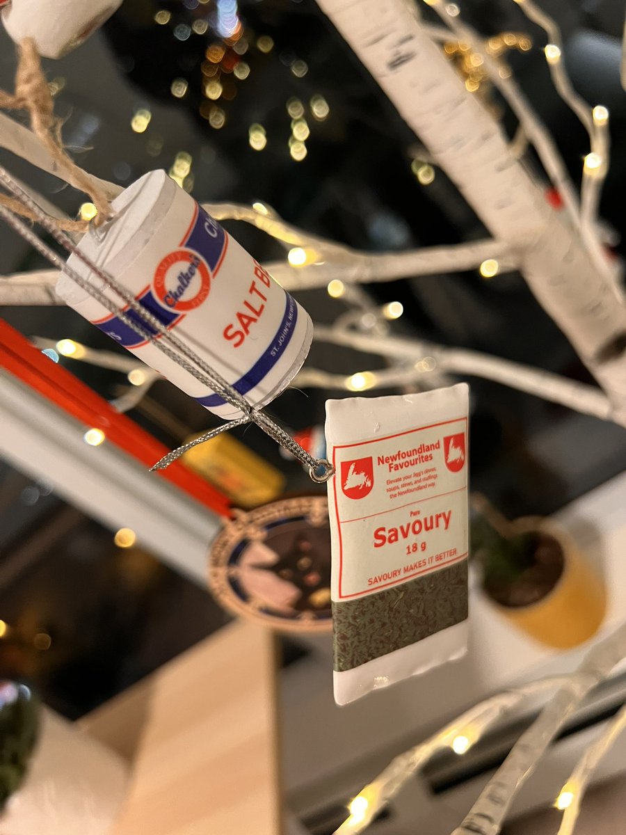 blabbit000's tweet image. Christmas tree is complete ♥️ #iykyk