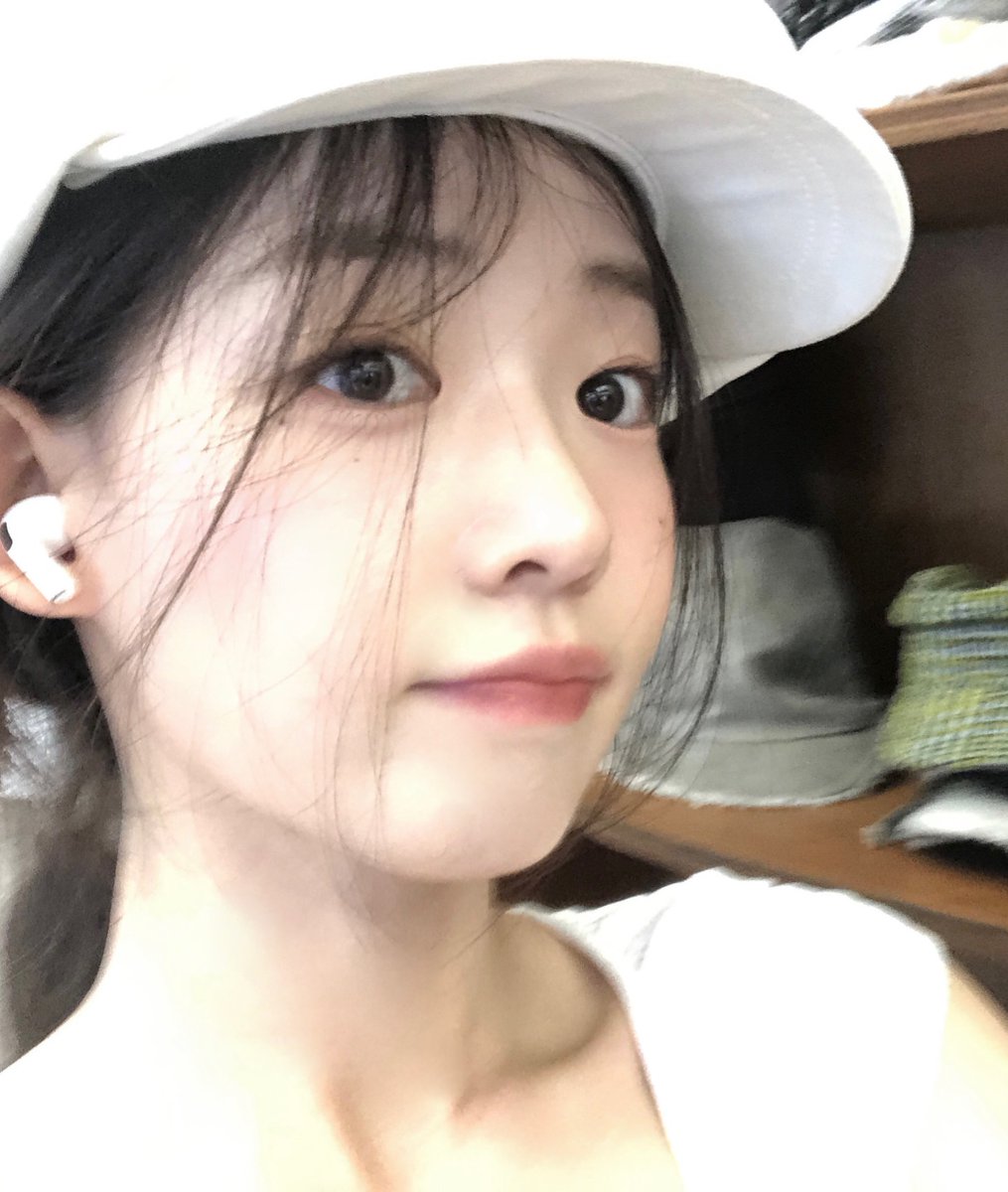 c_yoonjiiii's tweet image. monday expression! have a good day everyone ♡