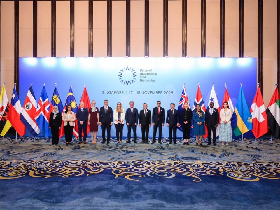 Panama took part in the launch of the Future of Innovation and Technology (FIT) Partnership and the Bloomberg New Economy Forum 2025 in Singapore.
H.E. Sebastián Bretón accompanied H.E. Linda Castillo from the Ministry of Commerce and Industries during these key events.