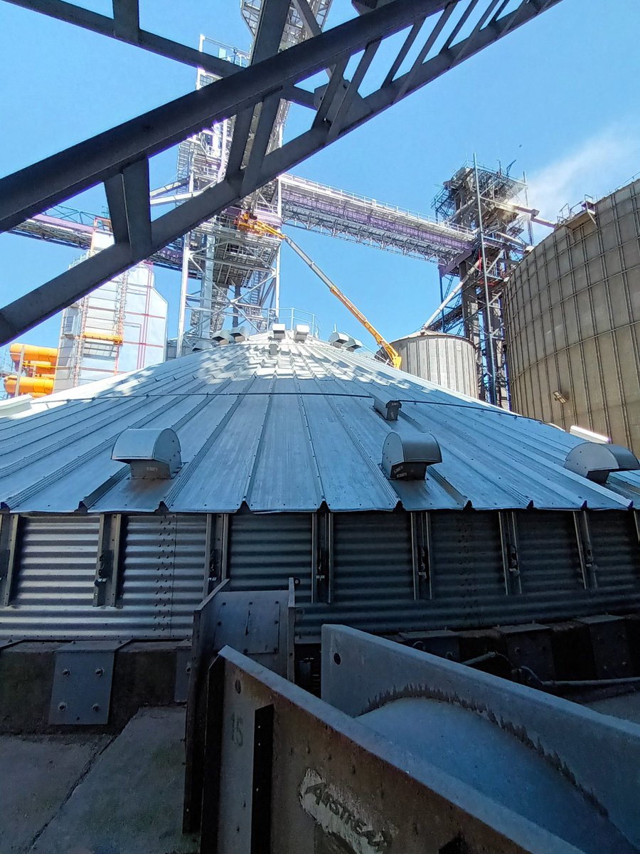 Mantenimiento de Planta de #Acopio  🏭🇦🇷2025:
7️⃣ Comenzamos a levantar un nuevo Silo Marca #GSI el N°8 de la 2da Bateria cuya Capacidad de Almacenamiento es de 10.000 tn
#soybeans 🌱 #corn 🌽 #Almacenamiento 
#MantenemosLosFierros 
#MantenemosLaMakina <a href="/AGDagro/">Aceitera General Deheza SA</a>