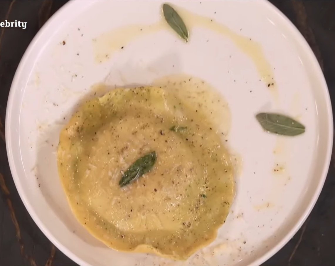 chismepicante12's tweet image. 🧑🏻‍🍳 RAVIOLON DE: LA REINI 

#MasterChefCelebrity #MasterChef #MasterChefCelebrityAr  #MasterChefArgentina #Telefe #LAM