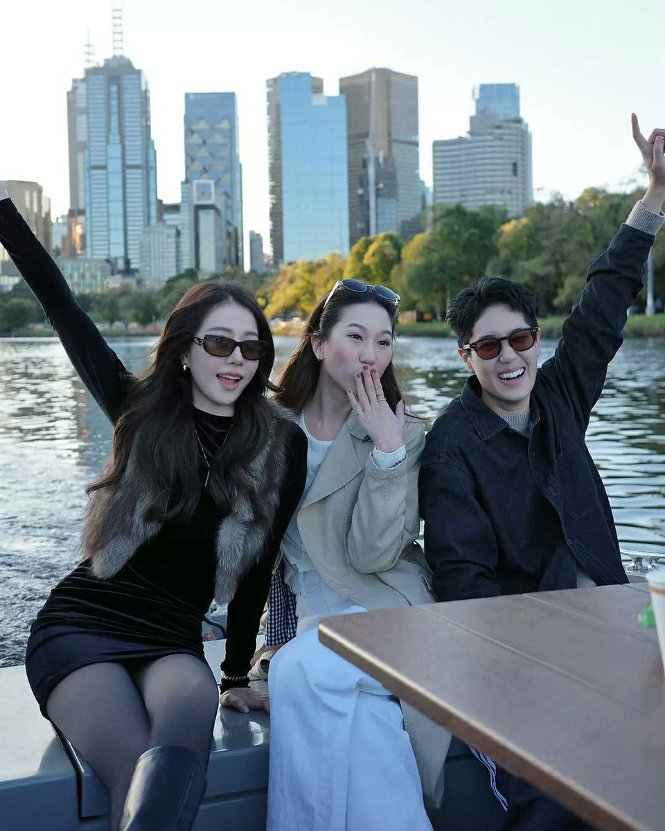 GoBoatMelbourne's tweet photo. POV: You booked the boat and became everyone’s favourite friend ☀️🚤

It’s giving main character energy 🌞 Book your GoBoat now! Link in our bio. https://t.co/GbthM4vbkz