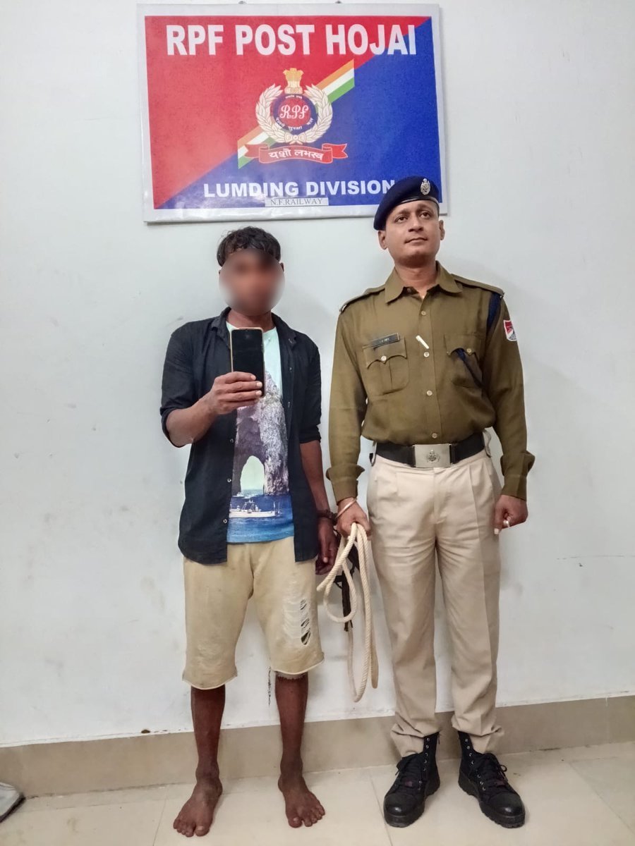 #OperationYatriSuraksha
<a href="/RPF_INDIA/">RPF INDIA</a>
<a href="/RailMinIndia/">Ministry of Railways</a>
<a href="/drm_lmg_nfr/">मं.रे.प्र.लामडिंग, पू.सी.रेलवे / DRM LUMDING NFR</a>
<a href="/zscrnfr/">ZSCRNFR</a>
<a href="/rpfpchji/">RPF post Hojai</a> 
On 23.11.2025  team of #RPF_Hojai  apprehended 01 mobile stealer with recovery of 01 stolen mobile, valued Rs 15,000/- from Hojai Railway station &amp; handed over to GRP/Hojai for legal action.