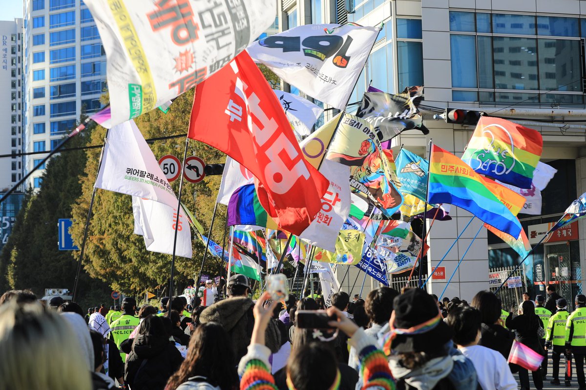 🏳️‍🌈2025 부산퀴어퍼레이드 공식 촬영 사진 공개 전 안내

뜨거웠던 2025 부산퀴어퍼레이드 현장!

공식 촬영 사진 공개 전 모자이크 및 촬영본 미공개를 원하는 분들께서는 공식 채널로 연락하여 주시기를 바랍니다.

*하단 주의사항 참고
