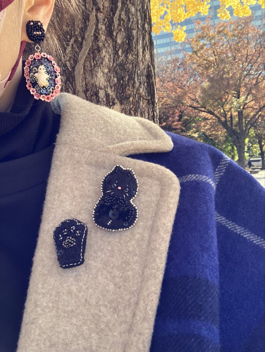 hopetree13's tweet photo. 家族でお散歩中です
刺繍セット忘れてきてしまったので
写真撮影してみました
🐈🐈⬛ 🐈🐈⬛ 🐈🐈⬛ 🐈🐈⬛
猫ちゃん&おばけピアス
猫と一輪のお花ブローチ
肉球ブローチ
🐈🐈⬛ 🐈🐈⬛ 🐈🐈⬛ 🐈🐈⬛
#hopetree
#猫
#肉球
#ハンドメイド
#刺繍ブローチ
#minneのブラックフライデー https://t.co/gRQriMnQTk