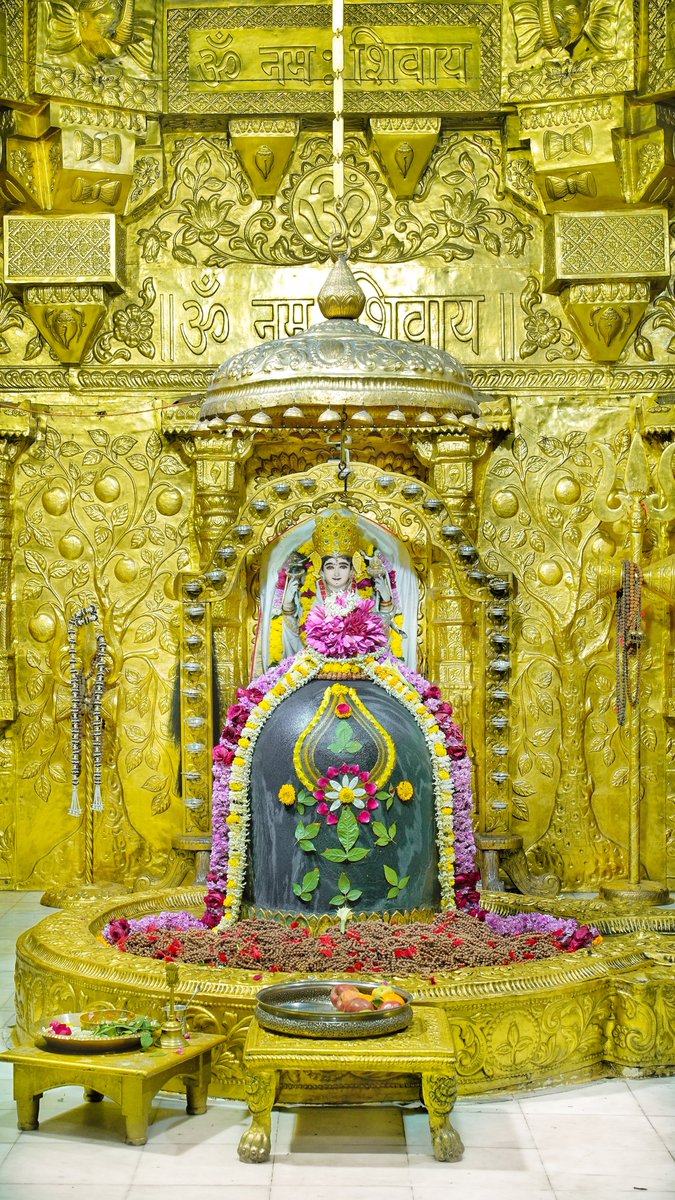 Somnath_Temple's tweet image. श्री सोमनाथ महादेव मंदिर,
प्रथम ज्योतिर्लिंग - गुजरात (सौराष्ट्र)
दिनांकः 24 नवम्बर  2025, मार्गशीर्ष शुक्ल चतुर्थी (विनायक चतुर्थी) - सोमवार
प्रातः श्रृंगार
11256408
#somnath #mahadev #shivji
#bhakti #somnathlivedarshan #somnathtemple