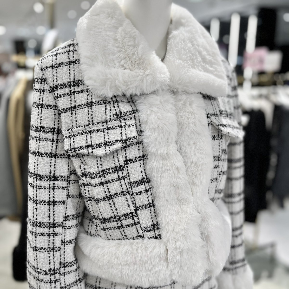 SHIBUYA109NET's tweet image. 大人ガーリーなセットアップ🖤✶⋆.˚

キラキラストーンがついたバニティバッグと
相性抜群💎

✔︎︎︎︎ 2F ROYAL PARTY

@royalpartyweb