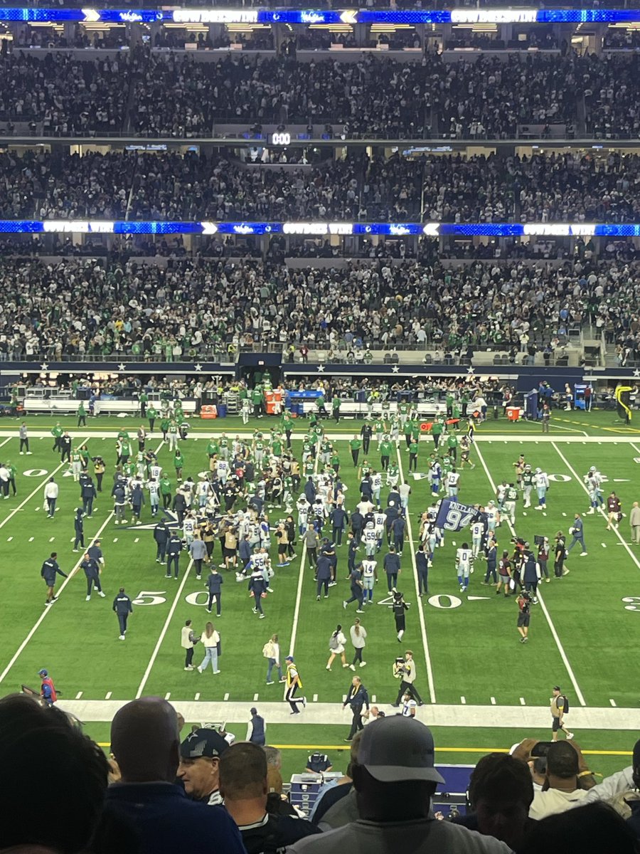 LoyalPromise's tweet photo. WINNERSSSSSSSSSSS MY #DALLASCOWBOYS πππππππππππππππ We just beat the Super Bowl champions #DALvsPHL #CowboysNation #WinnersWin #NFL #SundayNightFootball #NFCEast #GoodTimes https://t.co/nbfE6o0ap6
