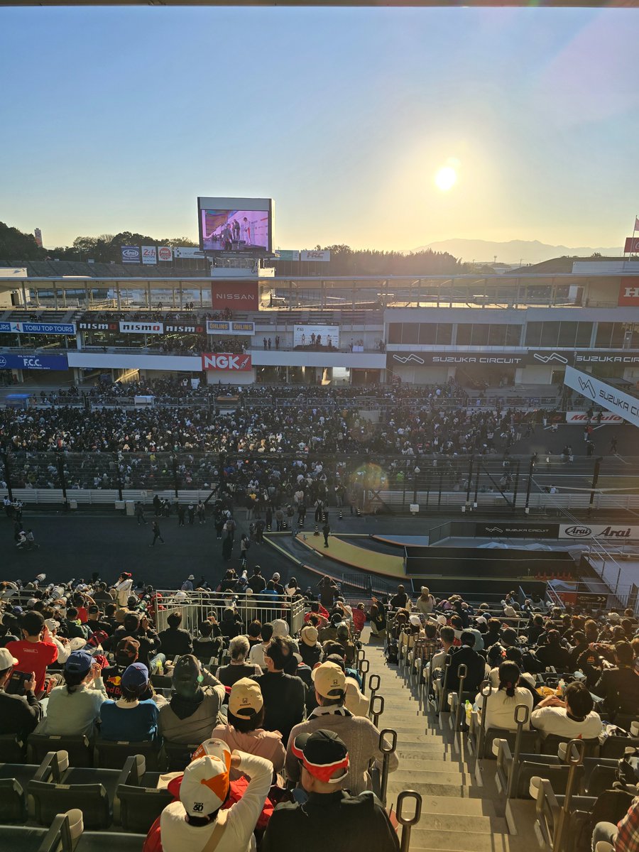 SUPER FORMULA 最終ラウンド・鈴鹿大会では、大変お世話になりました。

最高の雰囲気のレースウィークでしたね。この時間、空間にいられて幸せでした。

今シーズンも、ご一緒させていただき本当にありがとうございました。今後ともどうぞよろしくお願いします。
#SFormula