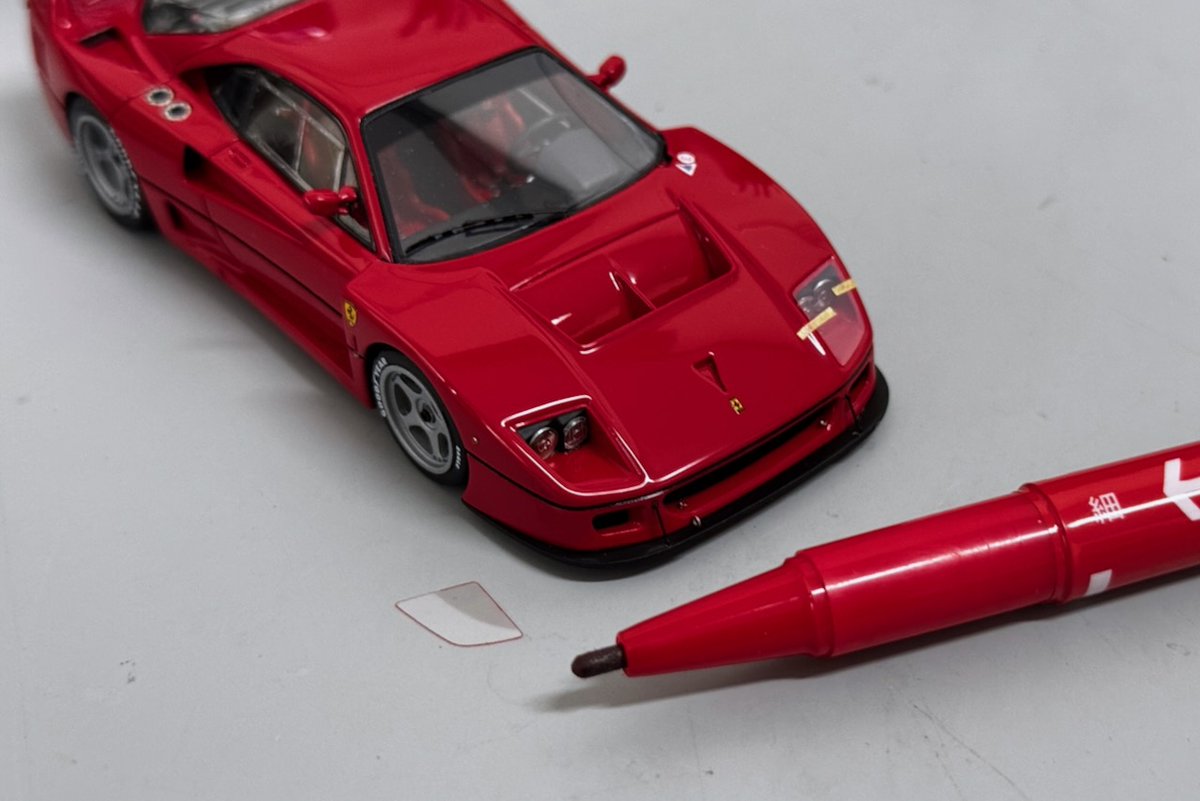 いつかのモデルアート配信中に話した、ヘッドライトカバーのフチを彩色するチート技。透明パーツの白浮きが目立たなくなるのでお勧めです