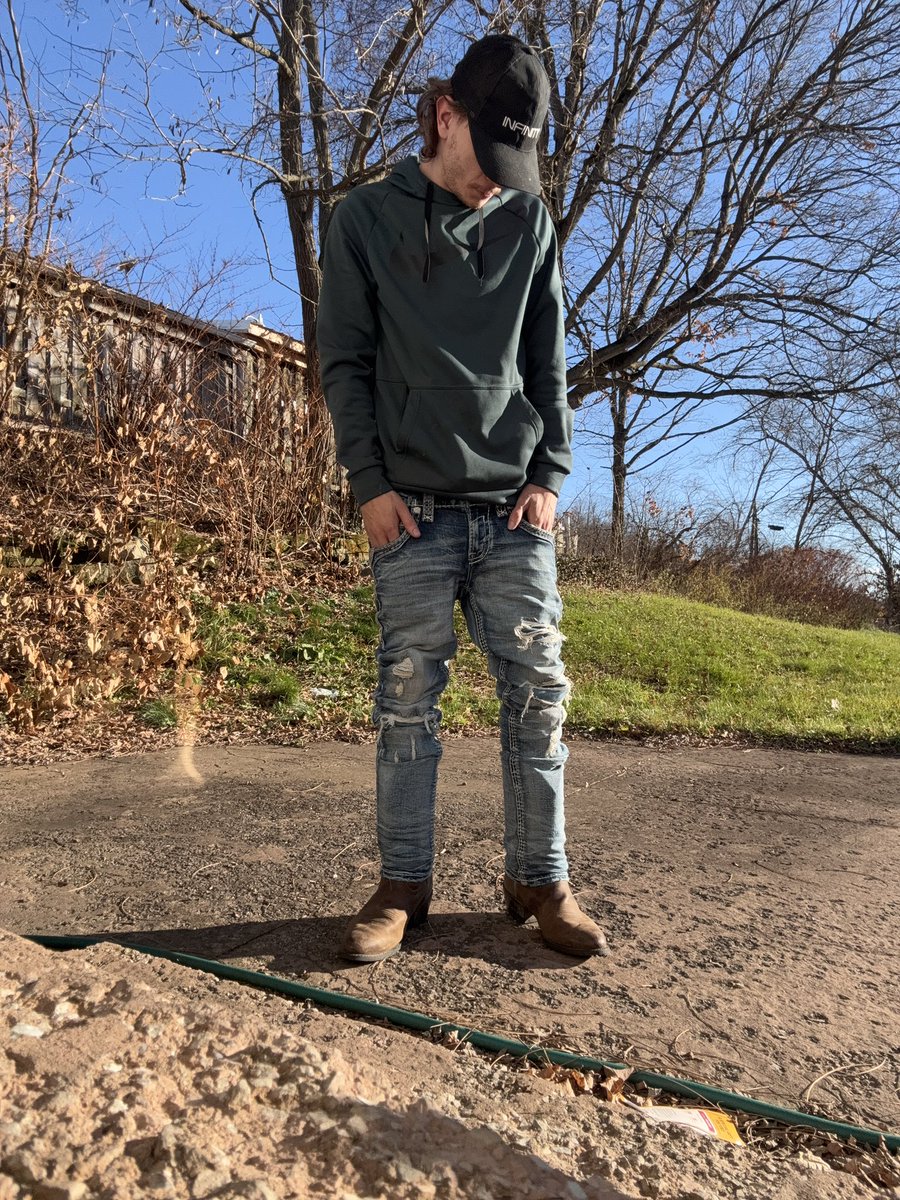 LockedAlphaColt tweet media