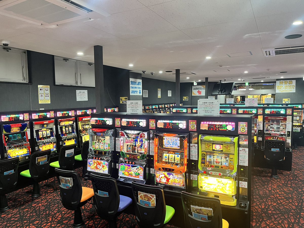 スロット倶楽部がオープンして約1週間。 たくさんのお客様にご来店 