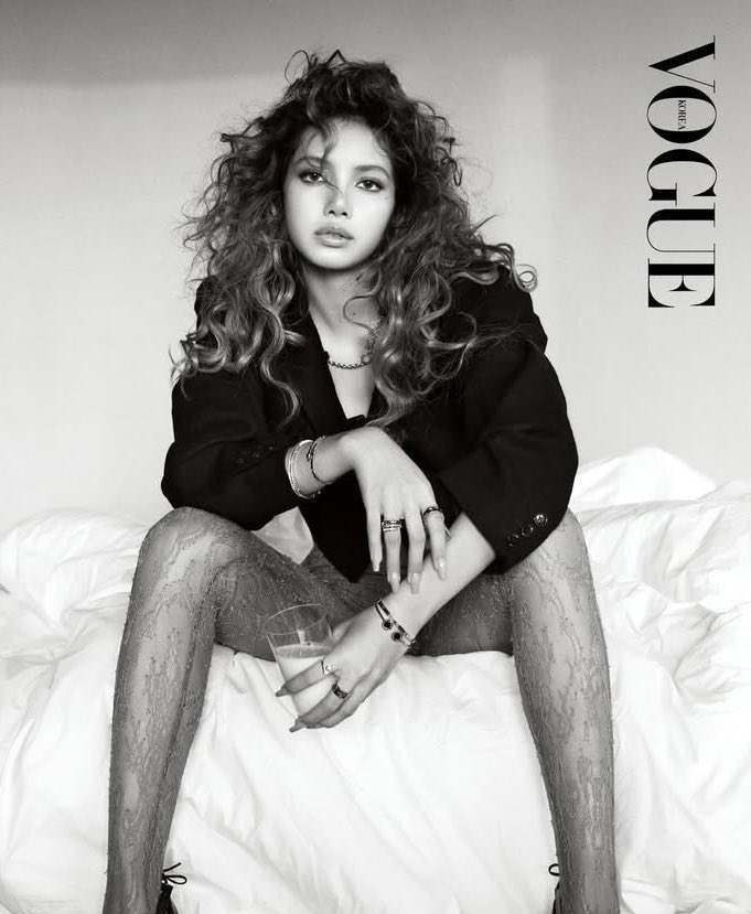 blckpinkpic's tweet image. LISA about BLACKPINK’s comeback: 

“I recently finished shooting BLACKPINK&apos;s music video, and I&apos;m looking forward to showing you a new side. Many people must have been shocked by the pre-release song &apos;JUMP&apos;, but the album will be more new. I&apos;m really curious about the reaction of…