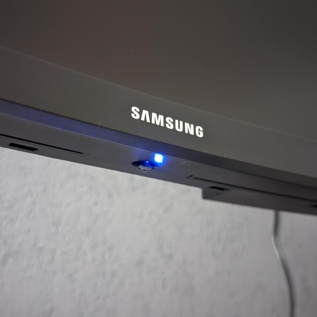 CryptoCyberia's tweet image. Companies that sell electronics with a FUCKING BLUE LED, which cannot be turned off, that is constantly on while the device is operating or plugged in, are the absolute worst scum on the planet.
What were they thinking?
Why is this still so common?