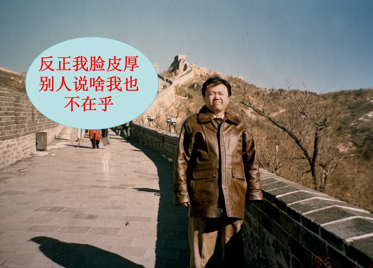 ModkLewis's tweet image. 最近想起个有趣又无耻的人，他是在中国诈骗后逃亡国外的。他搞的《老灯开讲》已有1000多期。我佩服他能放下脸皮和尊严，在视频里塑造先知人设，爆料全靠蒙，常被打脸，但他依旧厚颜无耻地继续编。反正我基本不看他的内容了，而且相比以前，看他的人也减少很多，毕竟骗子就是骗子，这也是意料之中的事。