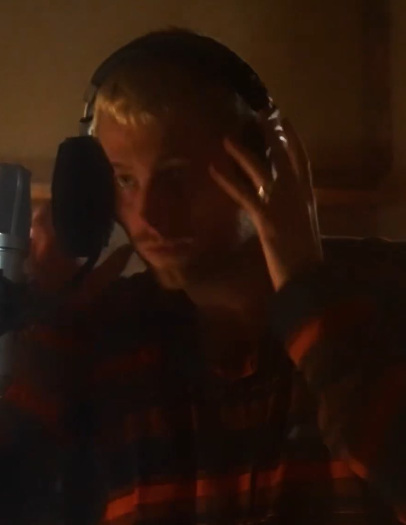 fifibabylon's tweet image. he looked soooo good with the short hair 😮‍💨😣😣