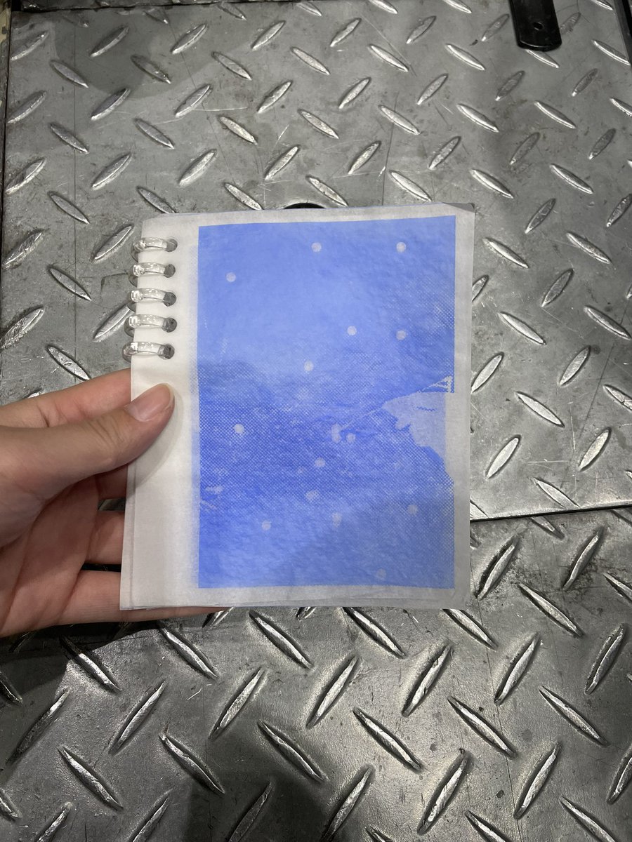 コミティア開始しました！
H30bにてお待ちしております

私はシルクスクリーンで作ったカレンダーとZINEを販売しております！

#コミティア154 
#COMITIA154