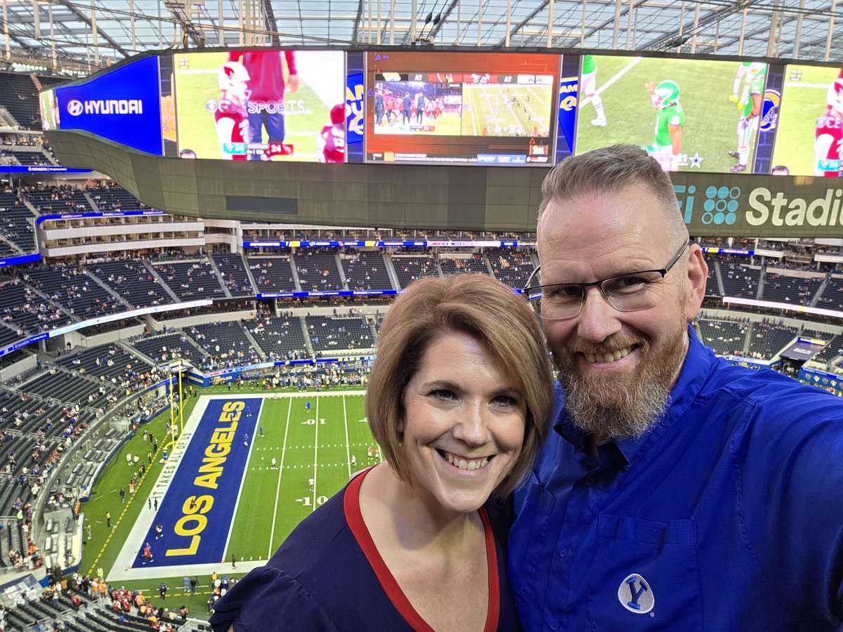dosmetros2000's tweet photo. Ready for our first game at @SoFiStadium ! #snfonnbc https://t.co/BgE8nLb1Bn
