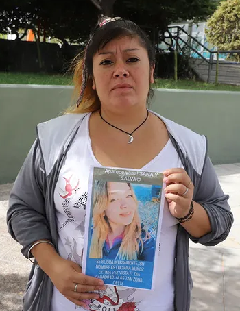 Ayudemos a esta señora, es la mamá de Luciana Muñoz, desaparecida en Neuquén el 13/7/24. Pide encontrar a su hija!!, que podría estar en una red de trata😢
Hay dos #Recompensas : una provincial, de $100.000.000. Avisar☎️299154017882, 
y otra nacional, de $10.000.000. Avisar☎️134