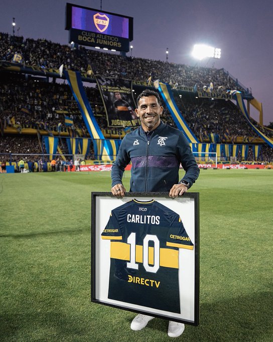 Homenaje a Tevez