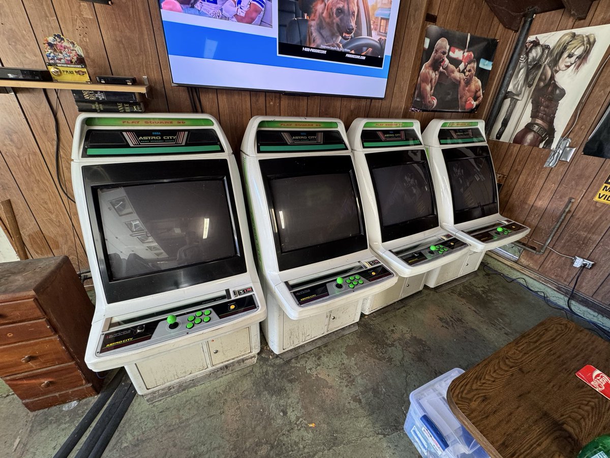 Gillaxian tweet media