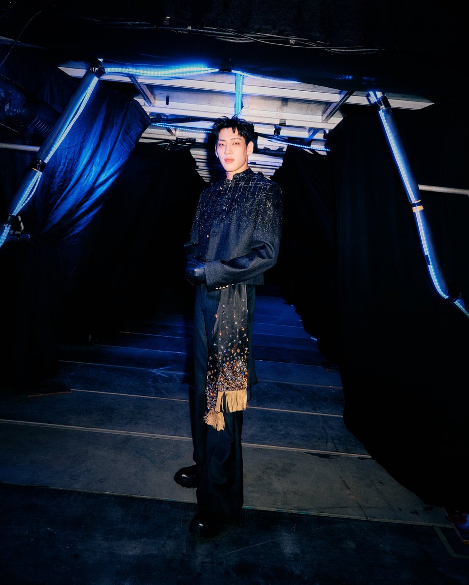 BamBam ปรากฏตัวอย่างสง่างามบนเวที BamBam Hometown Concert 2025 ในลุคสุดเอ็กซ์คลูซีฟจาก Louis Vuitton กับชุดตัดพิเศษที่ได้รับแรงบันดาลใจจาก เสื้อคอปกตั้งของชุดราชปะแตน ถ่ายทอดกลิ่นอายความเป็นไทยผ่านงานออกแบบร่วมสมัยได้อย่างโดดเด่นและทรงพลัง

#BamBam #LouisVuitton