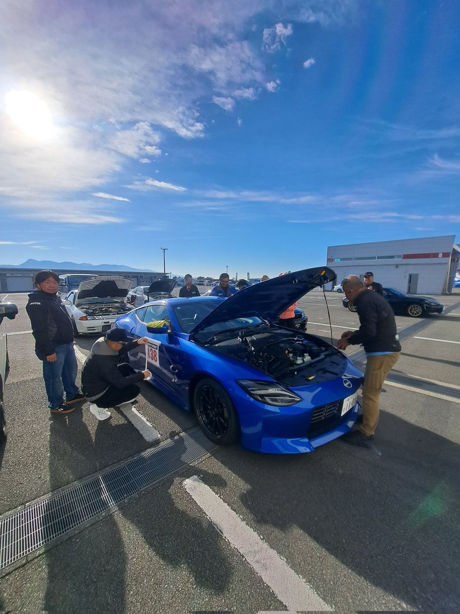 Blue_Aoki's tweet image. 今日は富士スピードウェイで緑整備さんのRz34を開発テスト🧐

#緑整備センター #MIDORI #RZ34