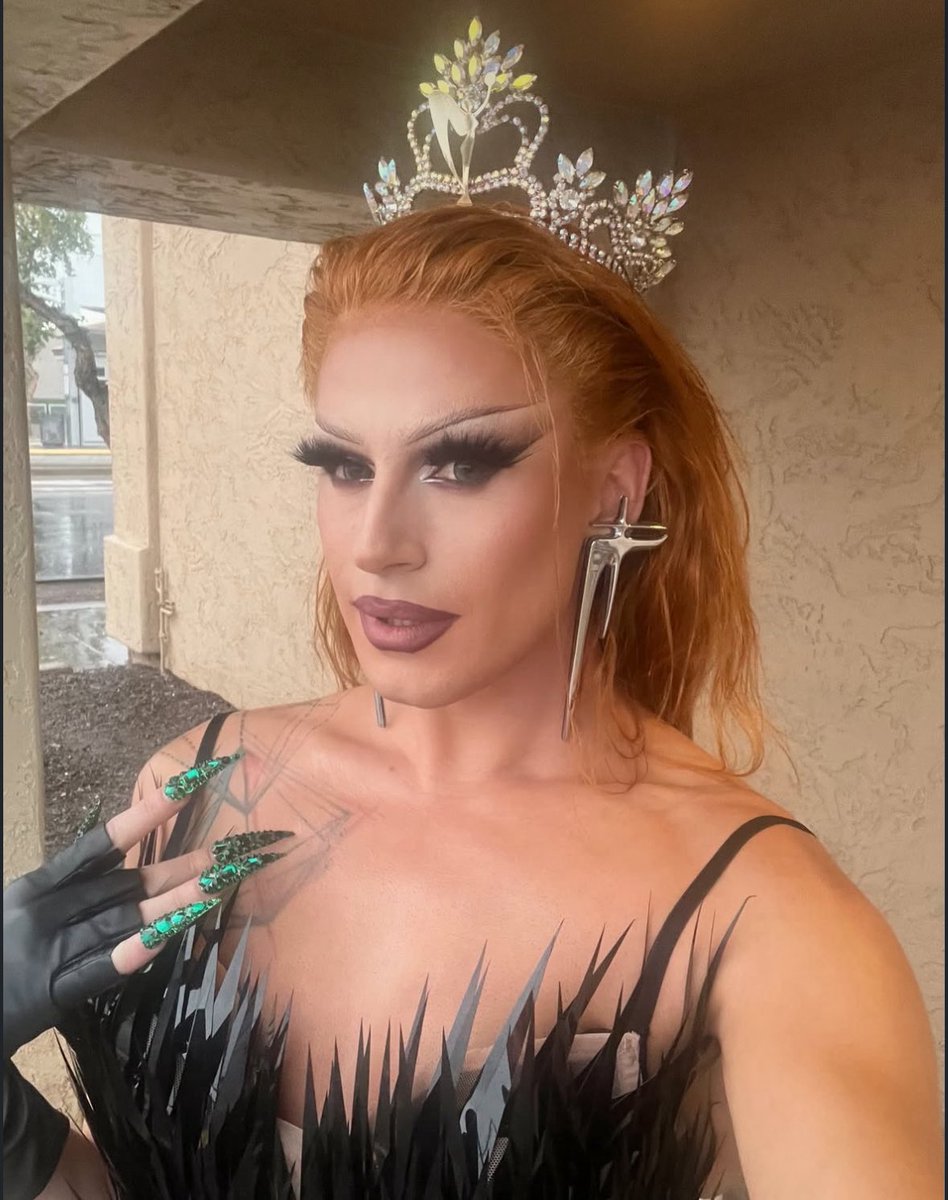 ⭐️DAILY PHOTO DUMP 5/6⭐️

Soa de Muse, Ariel Versace, Miranda Lebrão &amp; Joey Jay look impeccable in new photos.