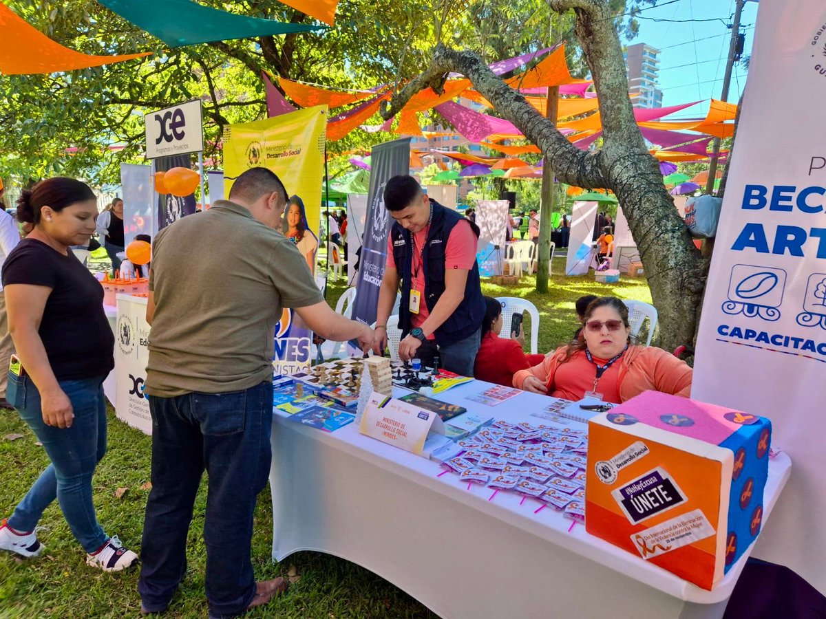 Midesgt's tweet image. Compartimos información sobre Programa Vida,  Beca Artesano y Jóvenes Protagonistas, programas que impulsan oportunidades de desarrollo para mujeres, jóvenes y adolescentes.👧🏽👩🏻‍🦱👩🏽‍🦳👩🏽‍🦰👱🏼‍♀️👩🏿👵🏽

#PonleAlto a la violencia. #25N 🧡✋🏼