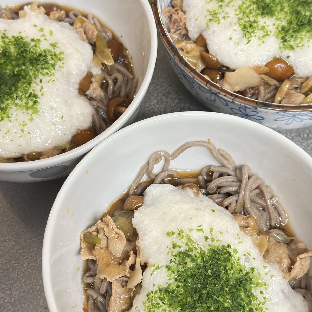 hawasabi_soba's tweet image. 井上祐貴くんの白河風まぜそば
今更ですが…
3人分作ったのでレンジではなく鍋で作りました。
え！これめちゃくちゃ美味しい〜🥹
ねばねば大好きなのできのこはナメコで。
昼ごはんに最高です。
豚肉とそばって合うんだ…
#あさイチ　#井上祐貴