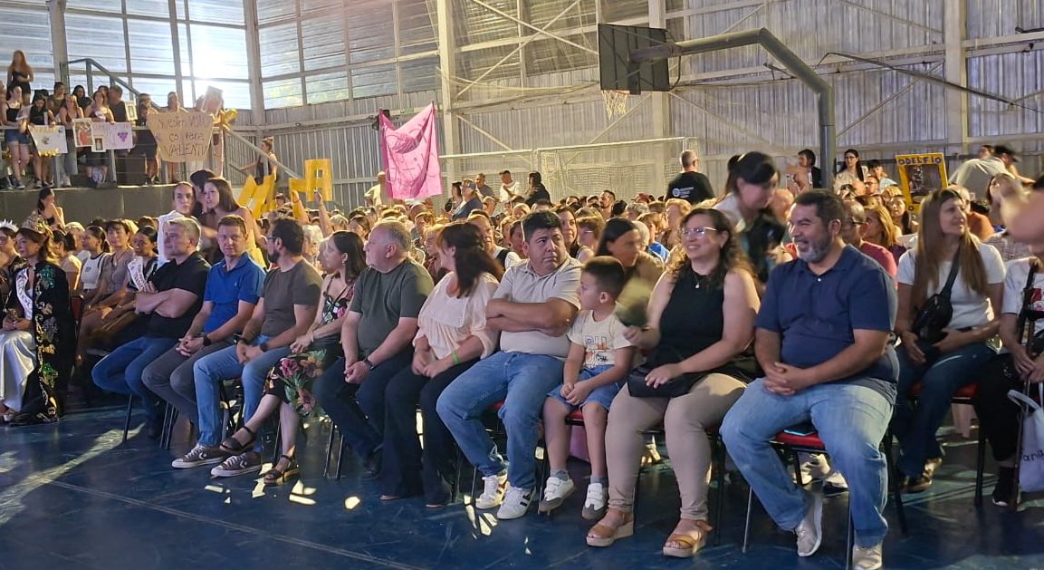 Compartimos “Amores que Unen”, la fiesta distrital de Villa Hipódromo 🍇 Un encuentro de música, alegría y la participación de nuestras familias y vecinos.
 Seguimos celebrando nuestras raíces y el espíritu vendimial que fortalece la identidad de cada rincón de Godoy Cruz ✨