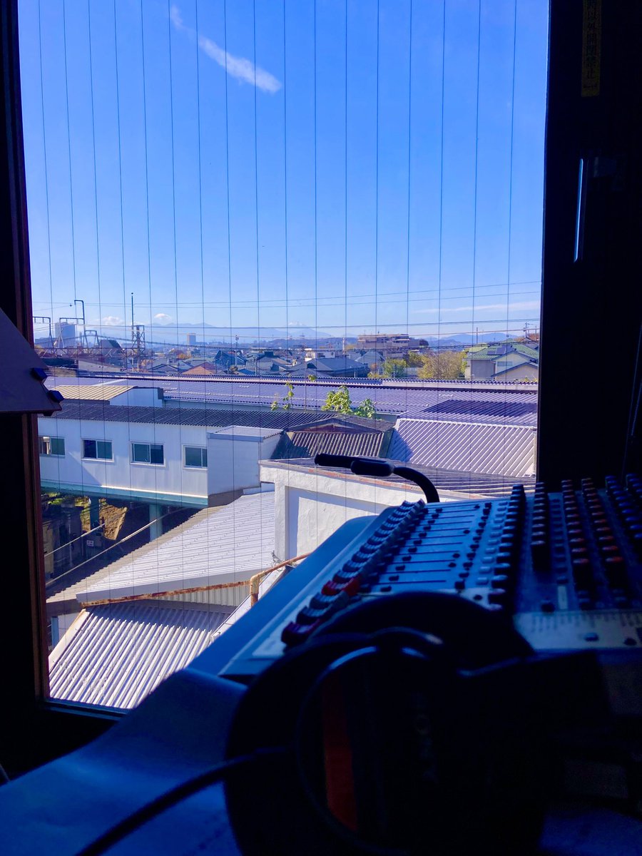 2025.11.24
アブドラ🚗
スタート10分まえ！
きょはいい天気
スタジオから遠くに
富士山が見えてます^ ^