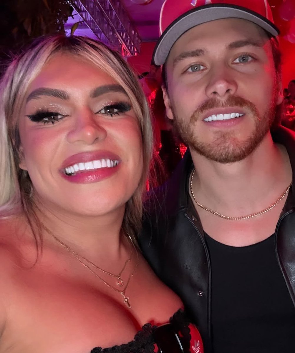 aquilitosprime's tweet image. Dos campeones juntos &amp;lt;3 

LOMECAN EN FLOWF