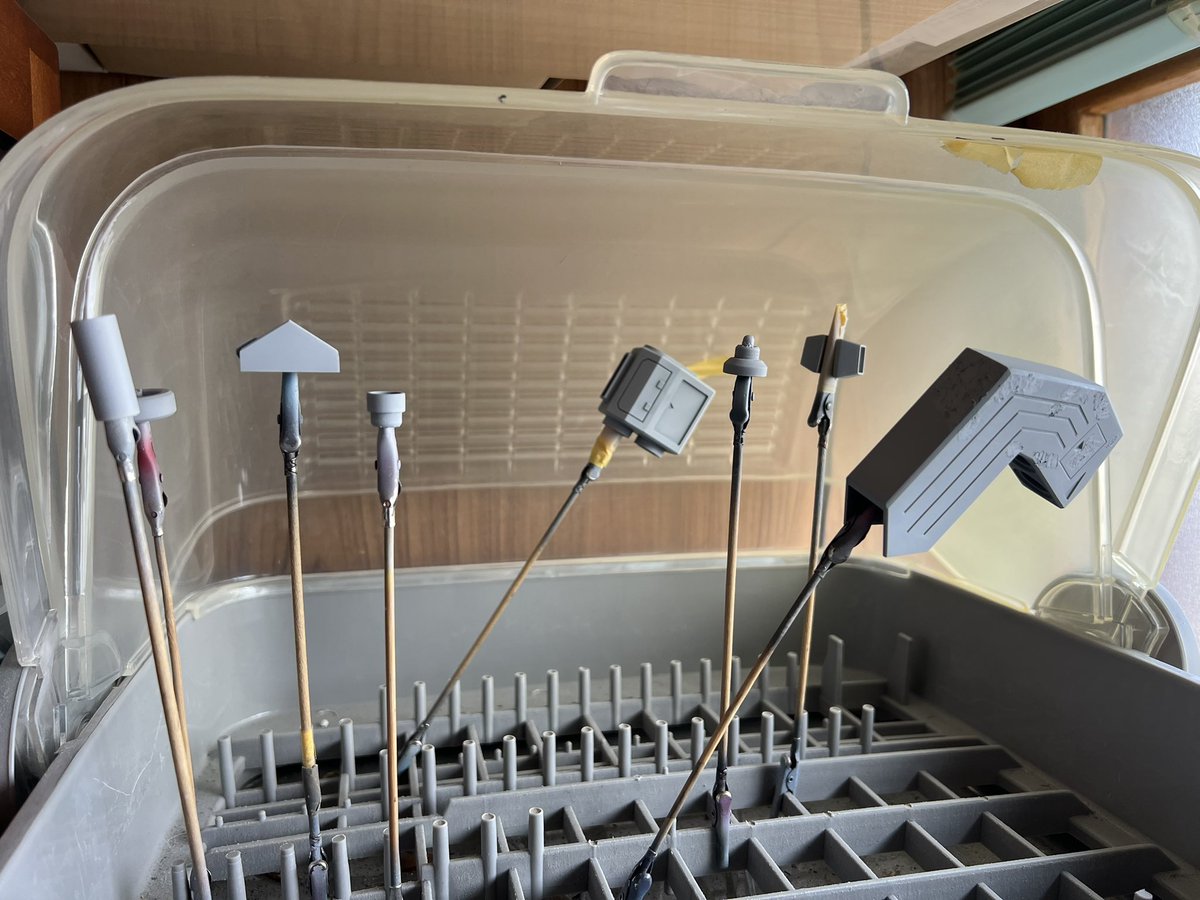 FogWorldModeler's tweet image. レイズナー本体はできましたが
グレネードランチャーがまだなんです。
忘れていたわけではないんですが、
忘れていました笑
台座のステーもこれからPCで設計なので、撮影はまだ先かな。