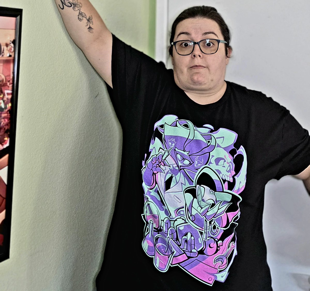 JmSpyro's tweet image. Ozzie seems busy I&apos;ll be leaving now...😰 #HelluvaBoss #HelluvaBossOzzie #SharkRobot