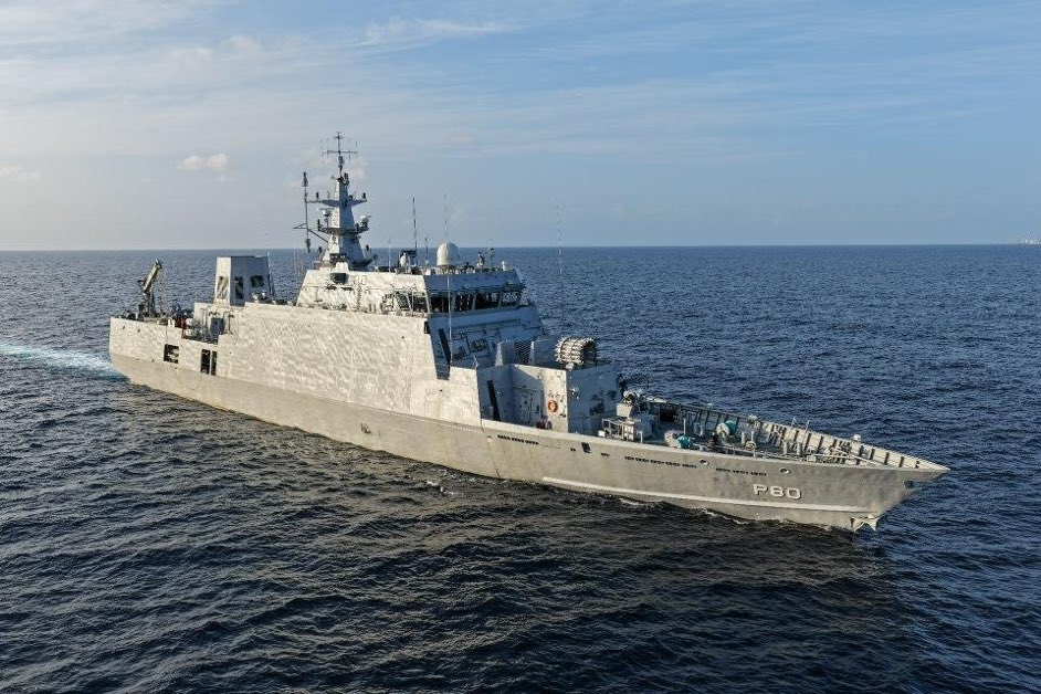 ddnewsSrinagar's tweet photo. The Indian Navy commissions Mahe, the first Mahe-class ASW-SWC, at Mumbai's Naval Dockyard! Built by Cochin Shipyard, it embodies India's Aatmanirbhar Bharat vision with agility and endurance for coastal dominance. @indiannavy #IndianNavy #MaheClass #ASWSWC #CochinShipyard https://t.co/tzI8usldtj