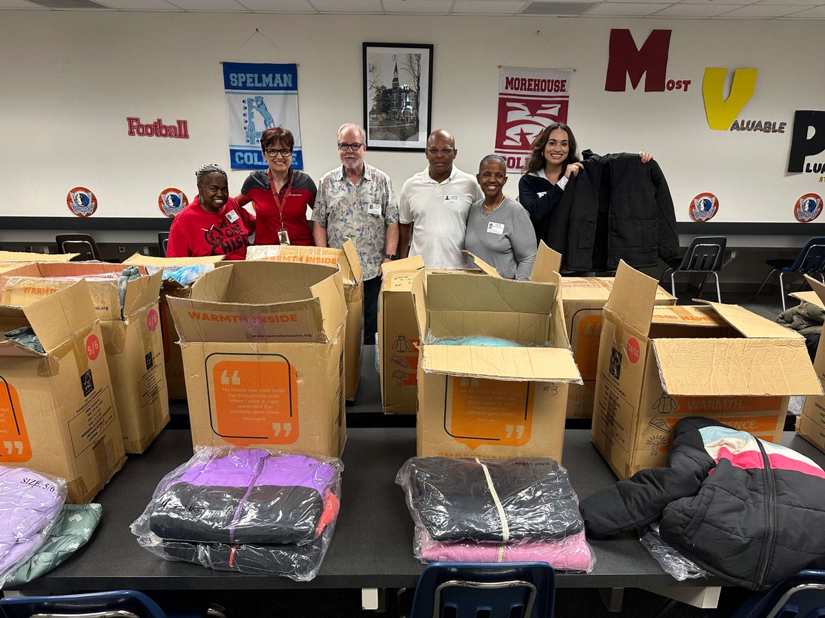 cedarhillisd's tweet image. Thank you to the @cedarhillrotary  for donating over 300 coats to our elementary scholars! 🧥 This gift surpasses the Coats for Kids program&apos;s total giving of $100,000! We are so grateful for your continued support. 🙌 #StrongerTogether