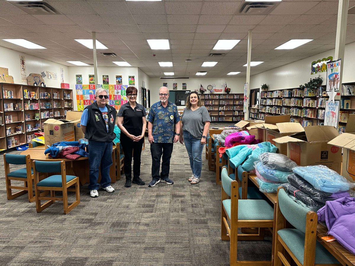 cedarhillisd's tweet image. Thank you to the @cedarhillrotary  for donating over 300 coats to our elementary scholars! 🧥 This gift surpasses the Coats for Kids program&apos;s total giving of $100,000! We are so grateful for your continued support. 🙌 #StrongerTogether