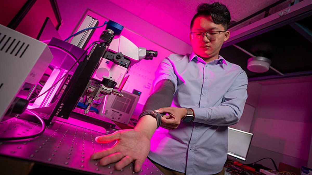 Ronald_vanLoon's tweet image. Engineers develop #AI-powered #Wearable that turns everyday gestures into #Robot commands
by Neetika Walter @IntEngineering

Learn more: bit.ly/47VojbC

#Robotics #MachineLearning #ArtificialIntelligence #ML #MI