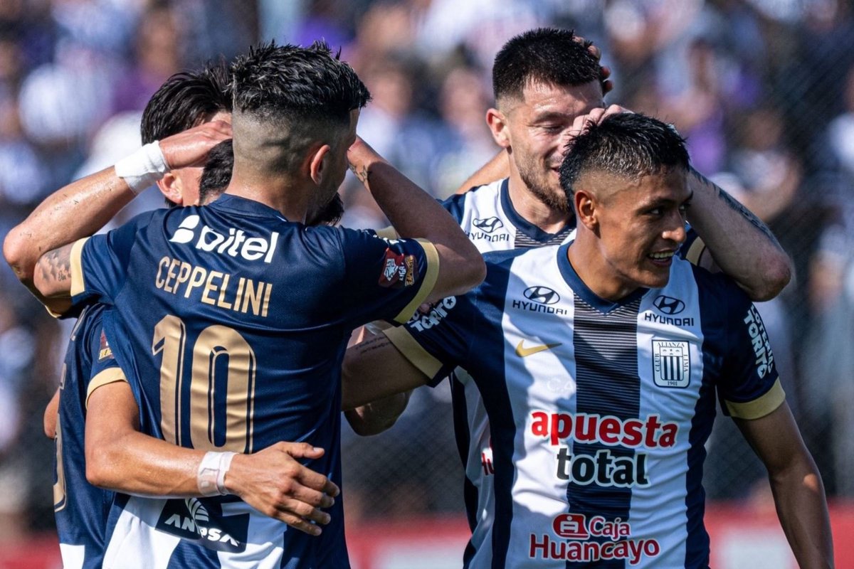 juanlp40's tweet image. #LigaPerú 🇵🇪 #Clausura #Fecha19 Res Finales: #SportHuancayo 1(Piero Magallanes) - #Cusco 2(Lucas Colitto, Nicolás Silva), #AlianzaLima 3(Paolo Guerrero -p-, Jesús Castillo, Gaspar Gentile) - #UTC 0