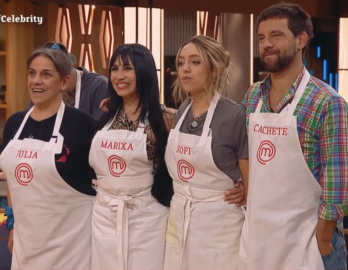 chismepicante12's tweet image. 🧑🏻‍🍳JULIA CALVO, @BalliMarixa , SOFI MARTINEZ, CACHETE SIERRA, SUSANA ROCCASALVO Y LA REINI SUBEN AL BALCÓN Y PASAN A LA NOCHE DE BENEFICIOS 💪🏻🔥🔥🔥 
#MasterChefCelebrity #MasterChef #MasterChefCelebrityAr  #MasterChefArgentina #Telefe #LAM