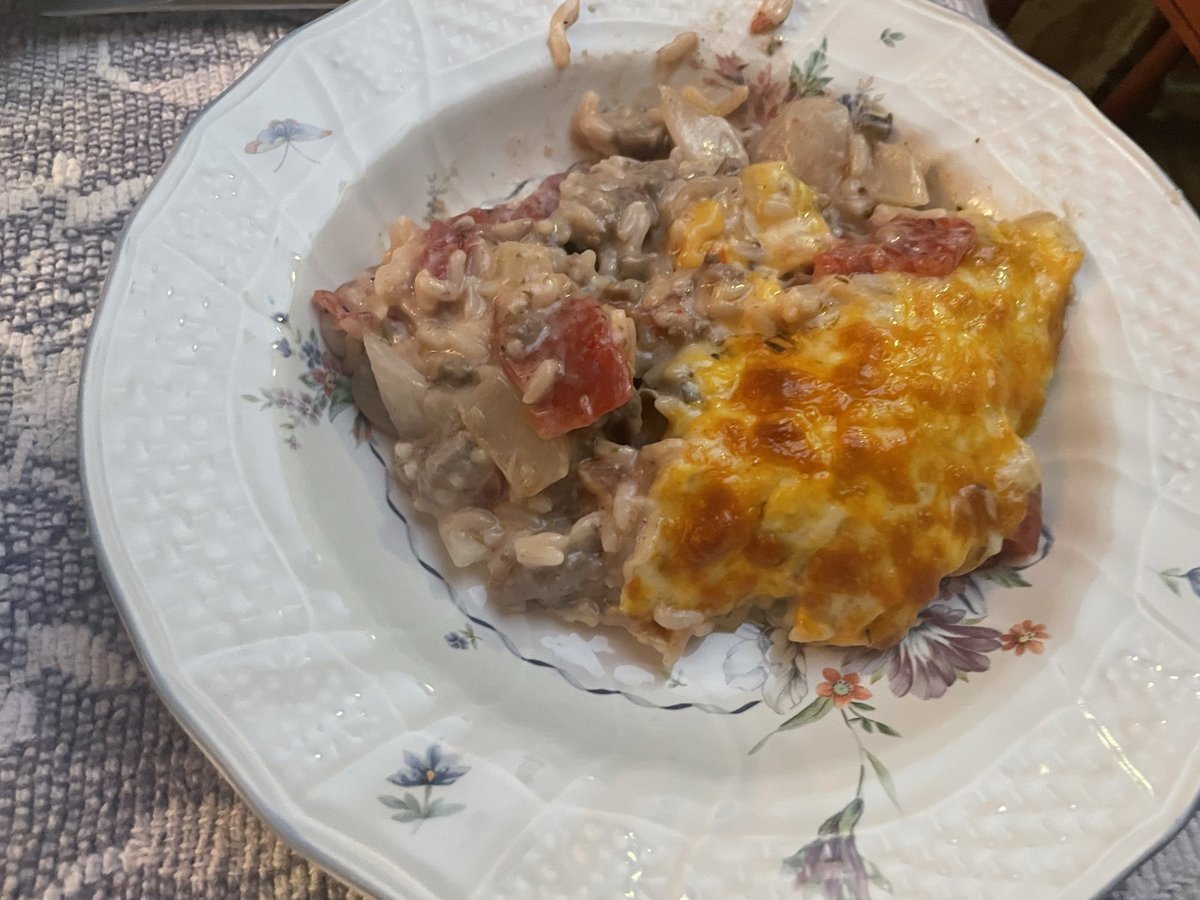 EP_Lee00's tweet photo. It’s been a few weeks since I’ve been able to make her a nice dinner. But, here’s a traditional Cherokee Casserole and Cherokee Fry Bread. I forgot to make grape dumplings. So, we had a few bottles of wine instead. #NativeAmerican #NativeAmerican #Cherokee #cookingformom #Foodie https://t.co/AOyxHTN3zL