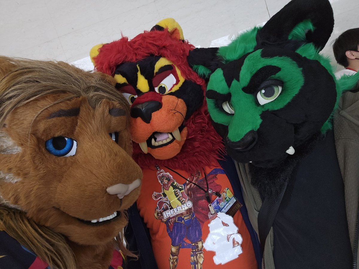 Please send all the support you can to <a href="/SoddersLiger/">Sodders</a> right now, as I am beyond shocked that his partner <a href="/Slash_Sabercat/">Slash Sabercat</a> just suddenly passed away without warning...I was so happy to meet them at JMOF this year and we ate together and marched in the fursuit parade too....R.I.P. 😢