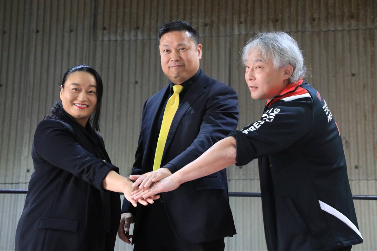 kyushupro_new's tweet photo. 【九州プロレス 女子部「キュージョ」始動】

九州プロレス×センダイガールズプロレスリング(@senjo2006 )のタッグ！
“九州から世界へ羽ばたく女子プロレスラー”を育成する新プロジェクト❗️

👑スーパーバイザー:里村明衣子氏(@satomurameiko )
🥋現場指導:TAJIRI(@TAJIRI)

オーディションは、
▶️〈新人女性〉と▶️〈U-15女子〉
 
■応募方法は２種類
①＜郵送＞
以下の書類を下記住所までご郵送ください。
履歴書（身長・体重・スポーツ歴を明記）
写真2枚（上半身・全身 各1枚）
📮 締切：2025年12月5日（金）必着

（郵送先）
〒813-0034
福岡県福岡市東区多の津5-20-1-3F
NPO法人 九州プロレス

②＜応募フォーム＞
▶️【新人女性オーディション】
📅12月20日(土) 10時〜 九州プロレス道場にて
高校生以上/身長体重不問/芸能との両立OK
応募フォーム👇
https://t.co/4DTlgXZo66

▶️【U-15女子オーディション】
📅12月20日(土) 12時〜 九州プロレス道場にて
小学生以上〜中学生まで/身長体重不問
応募フォーム👇
https://t.co/QLk6GavNhb

九州から、次の時代のヒロインを。
#九州プロレス #女子プロレス #里村明衣子 #TAJIRI #キュージョ