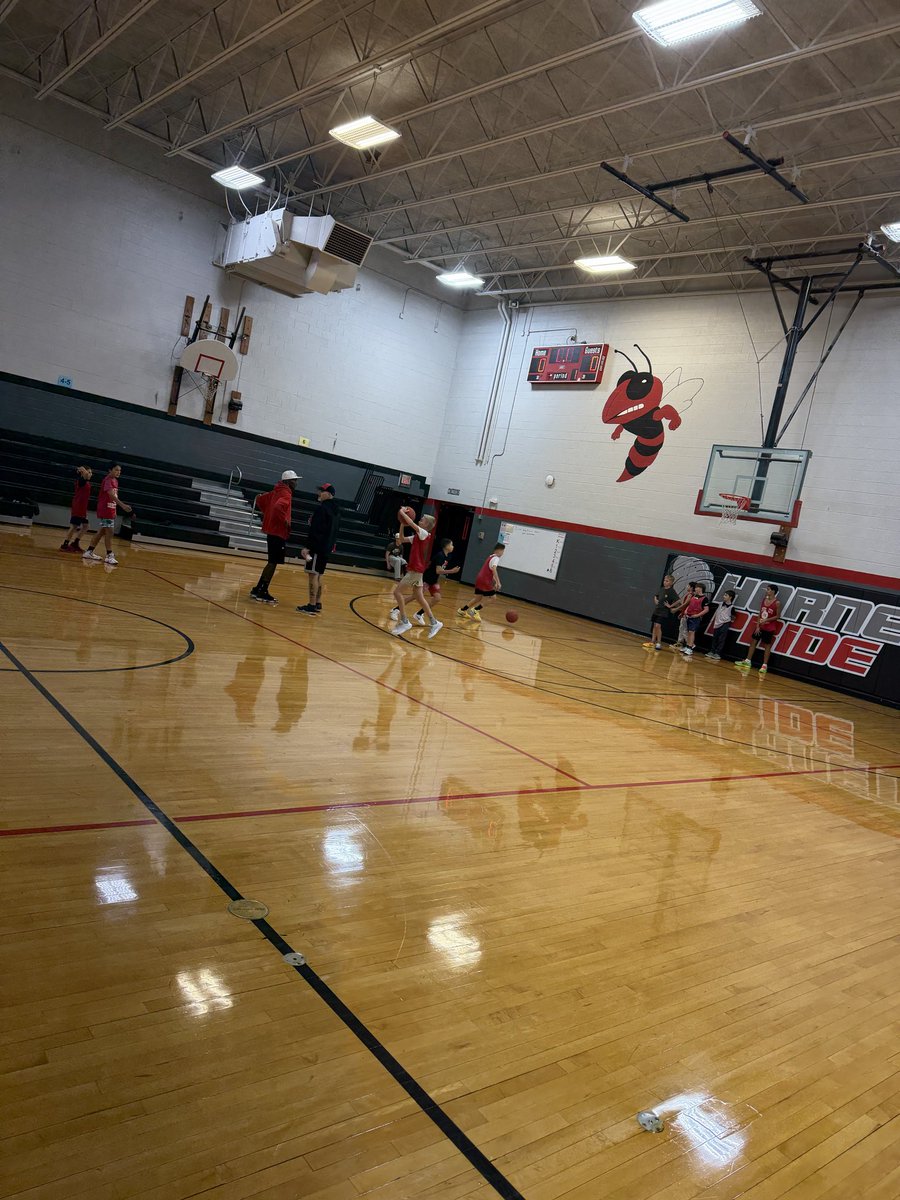 MiddleCrystal's tweet image. Great turnout at the shoot around as both teams look forward to playing tomorrow in our tournaments!