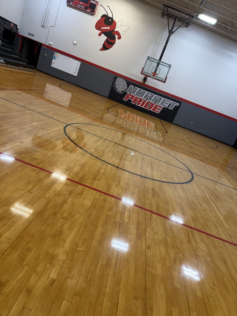 MiddleCrystal's tweet image. Can’t wait to get my 5th year rolling tomorrow night. The calm gym before we go to battle tomorrow night!
